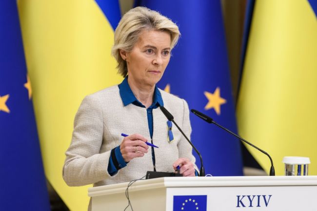 Von der Leyen belt Trump na aanvallen op Kiev en dringt er bij hem op aan om aan te dringen op vrede