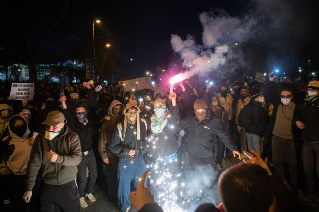 Turkije houdt journalisten vast te midden van groeiende protesten tegen de gevangenneming van Ekrem Imamoglu