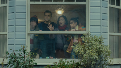 Greta Lee en Wagner Moura zijn hoofdrolspelers in Netflix' The Last House